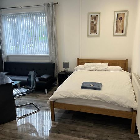 Zams Rooms Stoke-on-Trent Exterior photo